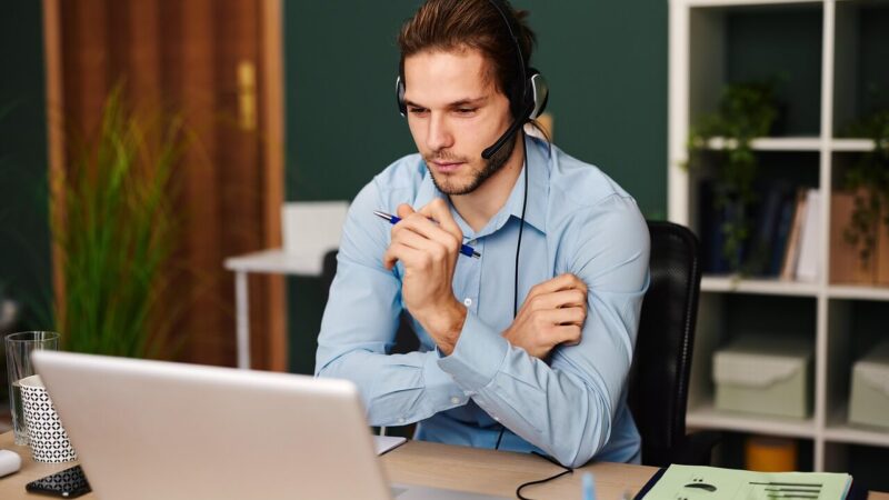 Obsługa klienta (customer service) czy sukces klienta (customer success) – na co i kiedy postawić?